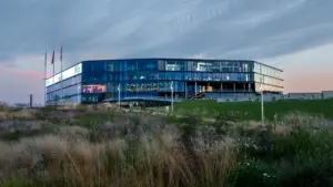 Žymioji Kauno krepšinio arena, simbolizuojanti Lietuvos krepšinio pasiekimus ir nacionalinį pasididžiavimą.