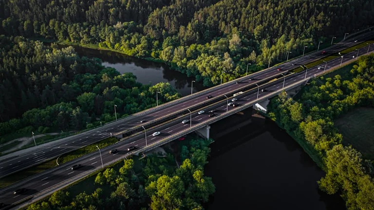 Eismo sąlygos Lietuvoje 2026 m. rugpjūčio 12 d.: ką svarbu žinoti vairuotojams