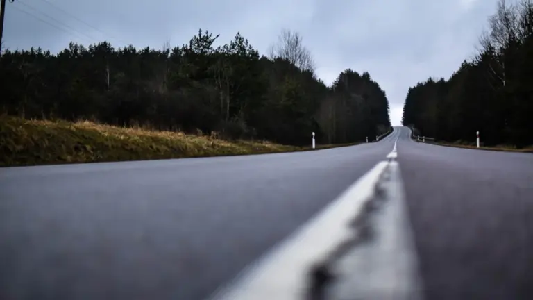Sekmadienio eismas Lietuvoje: ką vairuotojams svarbu patikrinti prieš kelionę