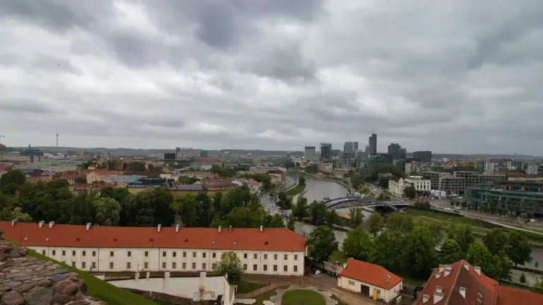 Vilniuje antradienį debesuota, bet lietaus beveik nebus